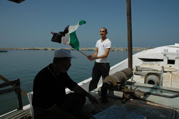 محمد مشعل يحمل علما فلسطينيا محمد مشعل يحمل علما فلسطينيا